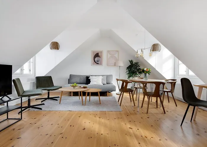 Sanders Saint - Loft One-Bedroom Apartment By The Charming Canals